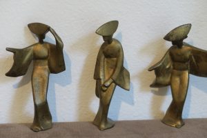 NON TEXTILE ANTIQUES